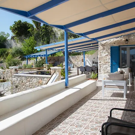 בית נופש Katoikia Maggie, With Patio And Pool Vromolithos